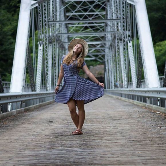 Meet your Posher, Natalee - Picture 1 of 1